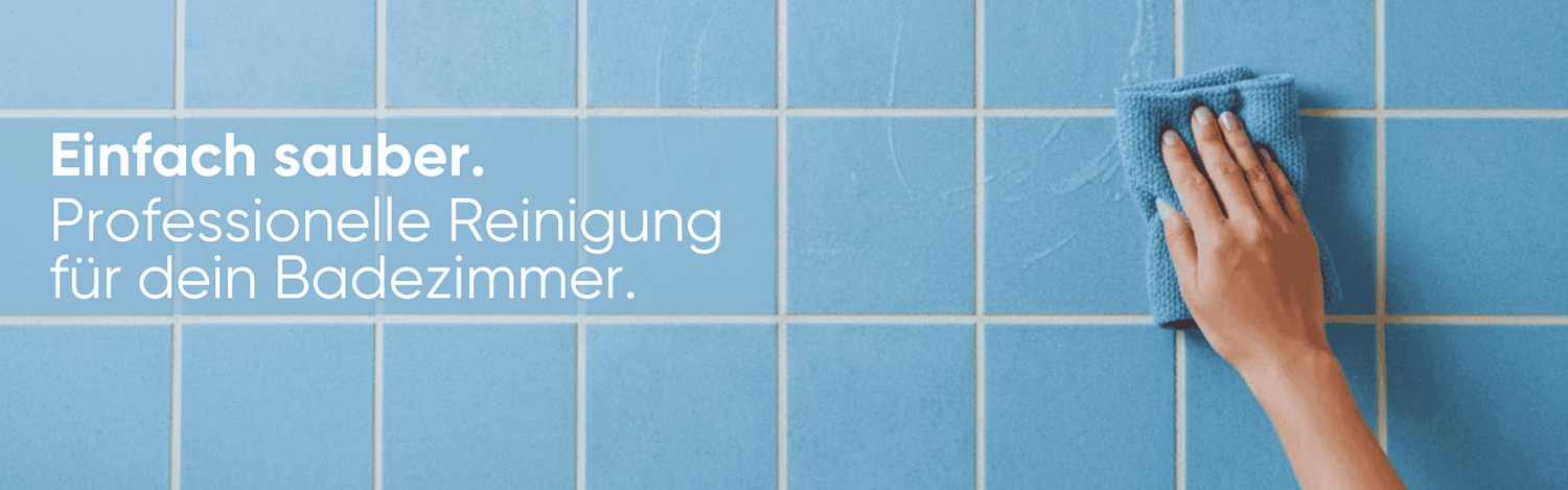 Hand wischt Fliesen mit Schwammtuch zur Badreinigung - Einfach sauber